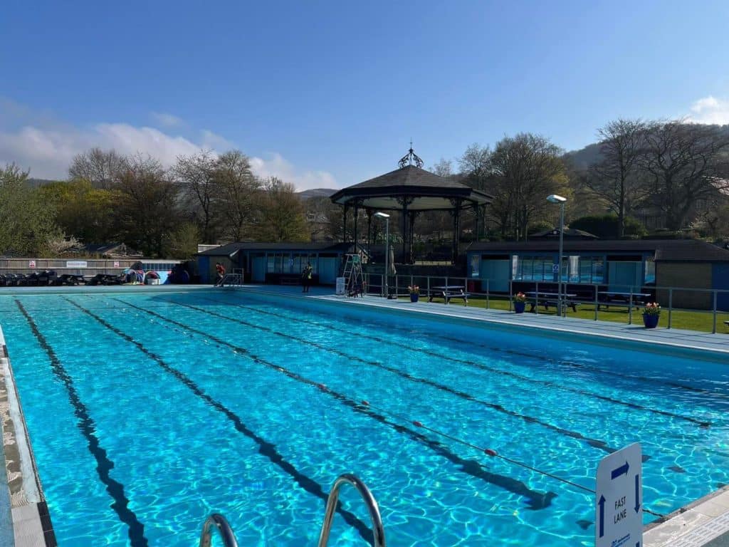 hathersage-outdoor-swimming-pool-near-manchester