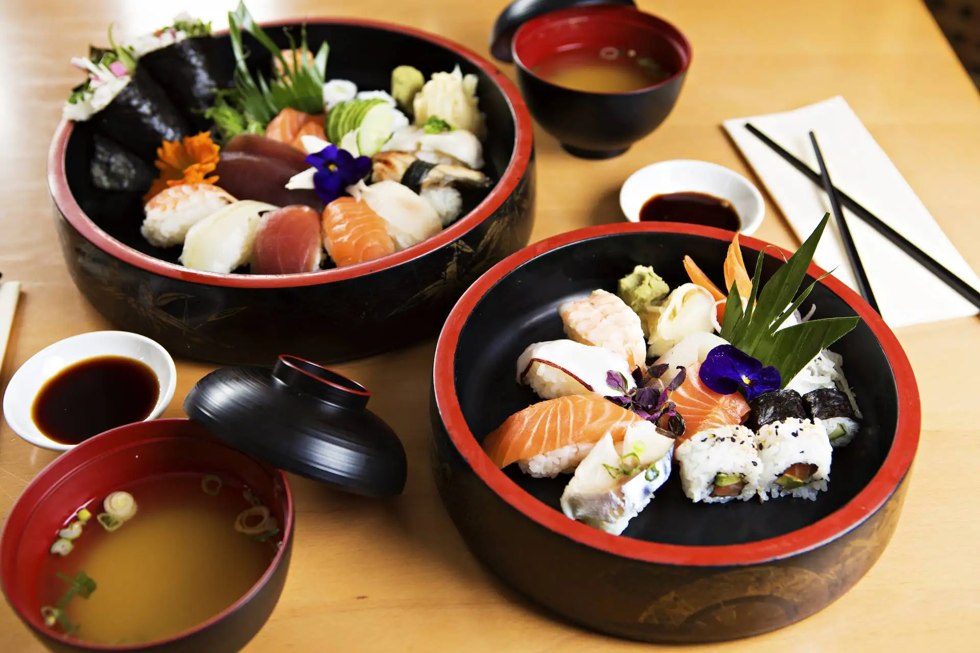 sushi-platter-with-bowls-of-miso-soup-at-samsi
