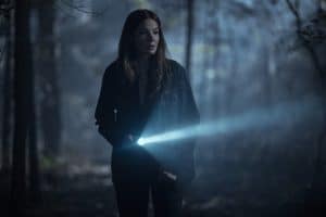 michelle-monaghan-as-gine-searching-in-woods-in-echoes-netflix
