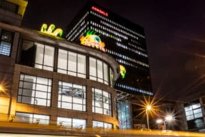 halloween-in-the-city-manchester-inflatable-monster-on-arndale-centre