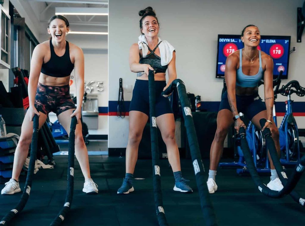 f45-women-with-battle-ropes
