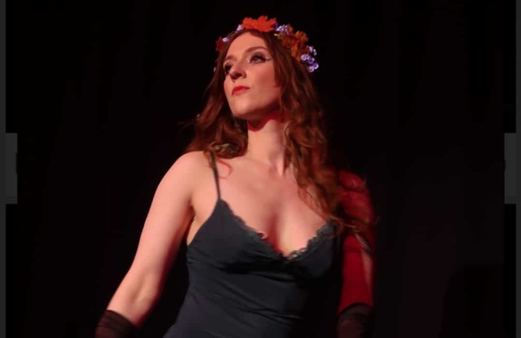 selina-helliwell-cabaret-performance-date-ideas-valentines-day