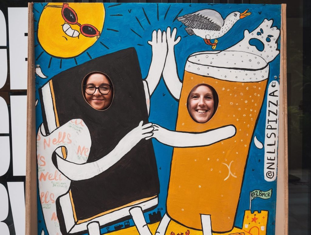 women-with-faces-in-beer-illustration