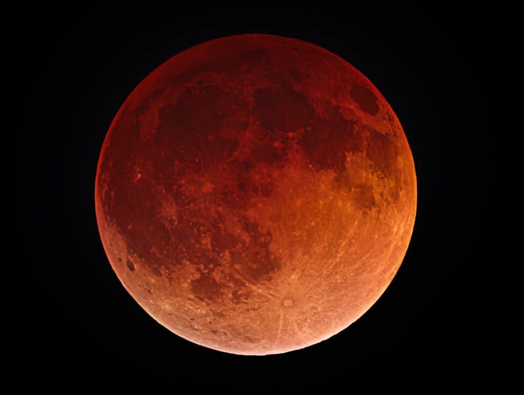 You Could Catch A Glimpse Of A Blood Moon Eclipse From Manchester This Weekend