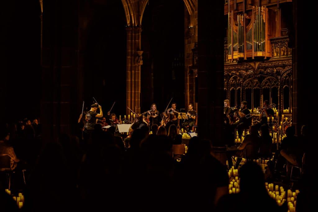 Relive 80s & 90s Dance Music At This Showstopping Candlelight Concert