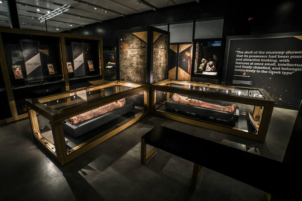 manchester-museum-golden-mummies-gallery