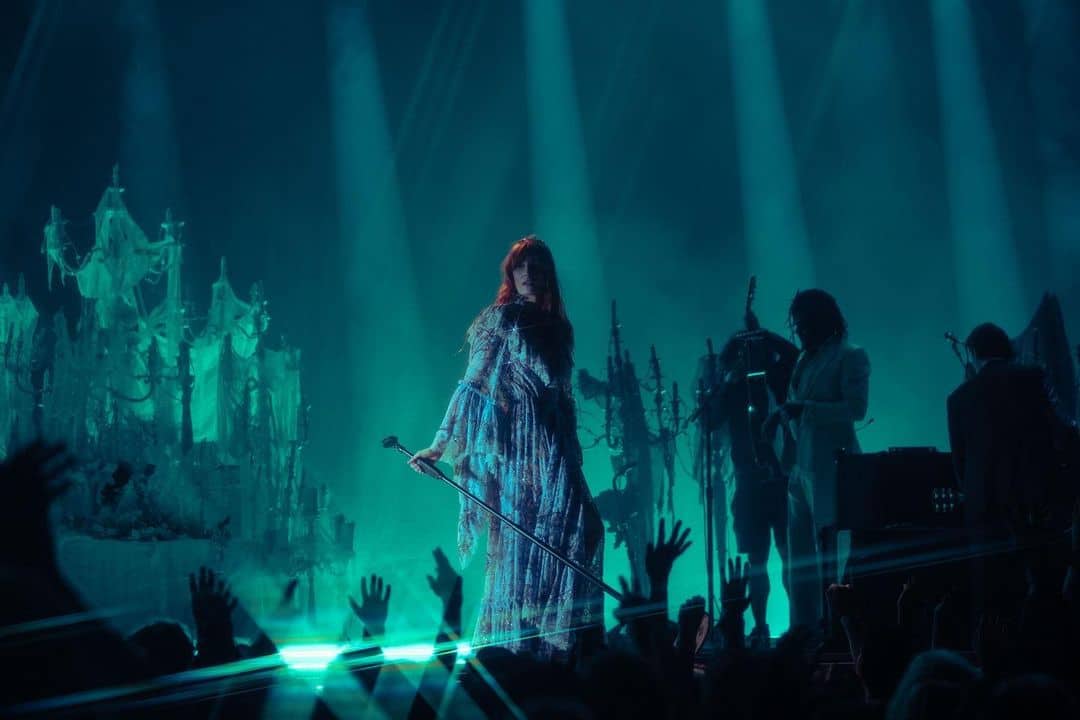 florence-and-the-machine-on-stage