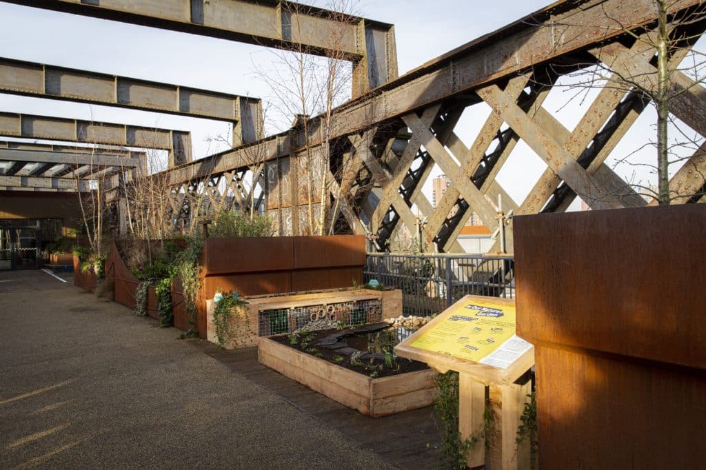 sow-the-city-community-gardens-on-castlefield-viaduct