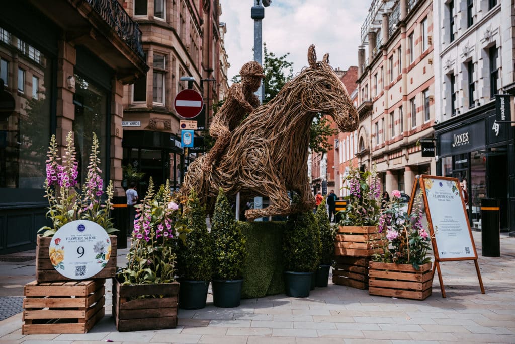 horse-installation-surrounded-by-flowers
