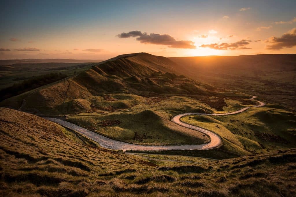 mam-tor-winding-road-snake-pass-one-of-the-most-scenic-drives-near-manchester