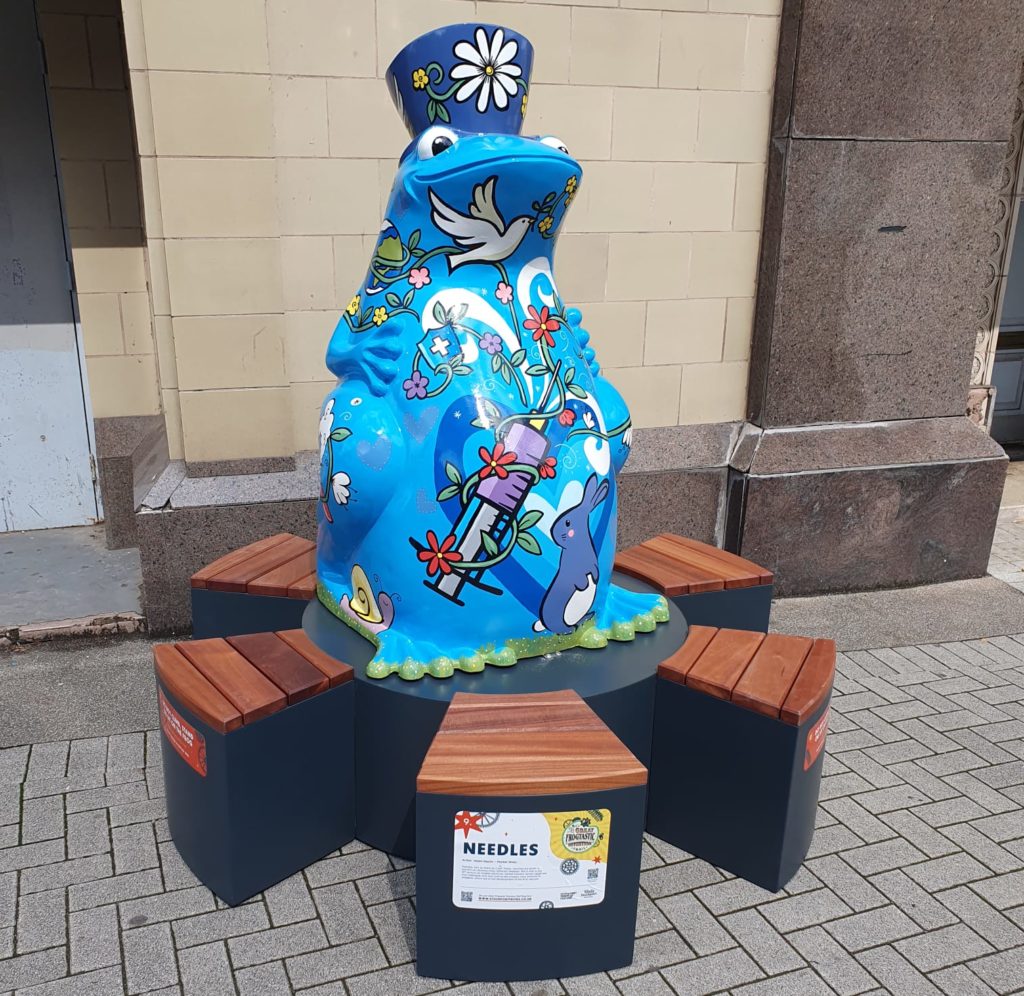 blue-frog-sculpture
