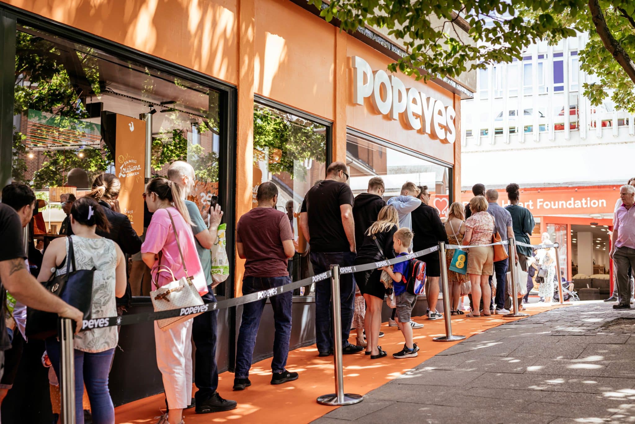 popeyes-restaurant-queue-outside