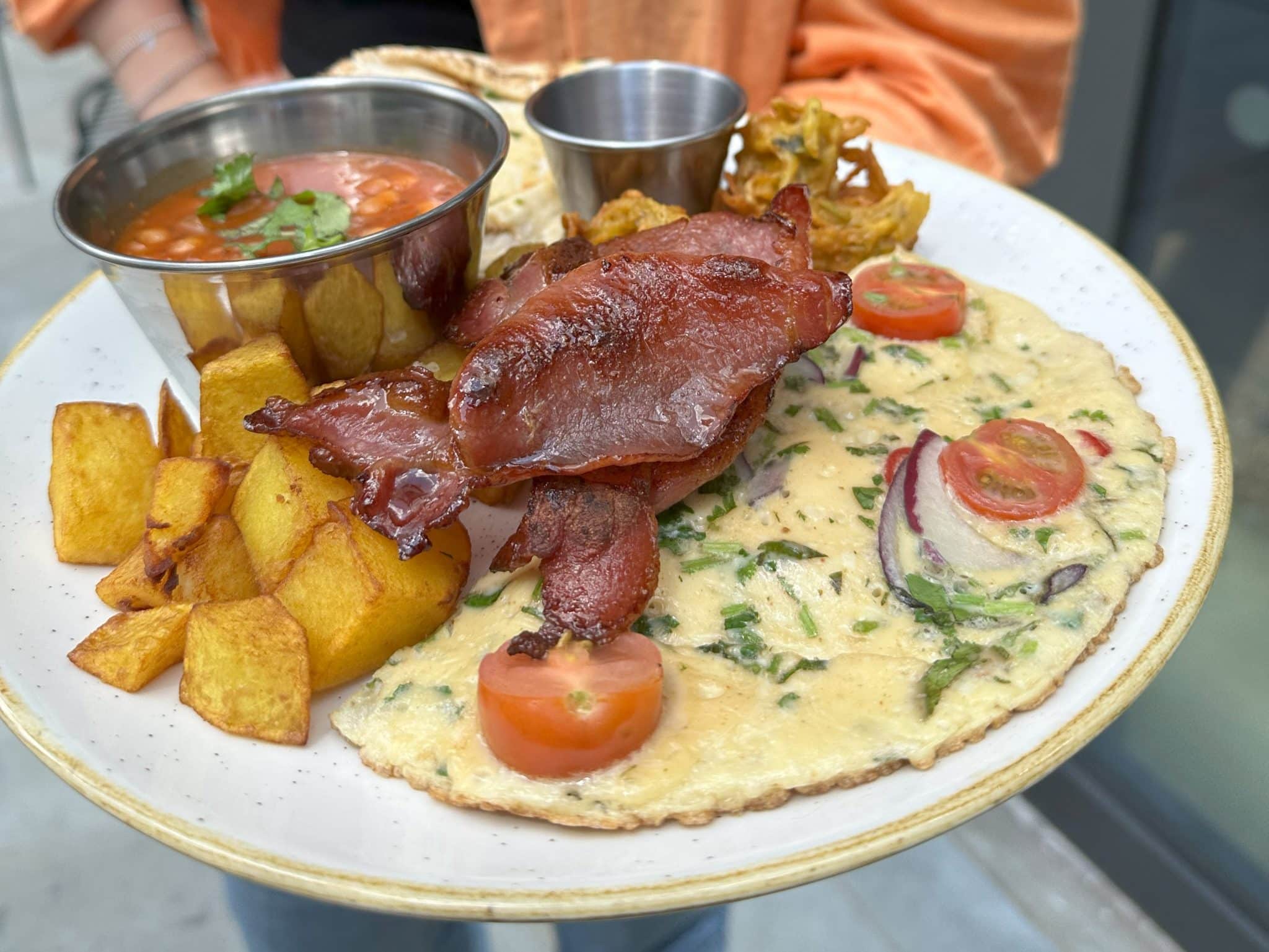full-indian-breakfast-bottomless-brunch-omlette