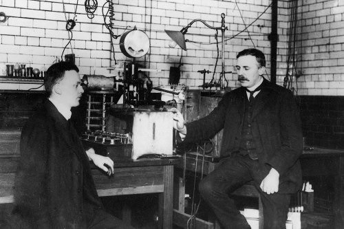 ernest-rutherford-lab-atom-manchester