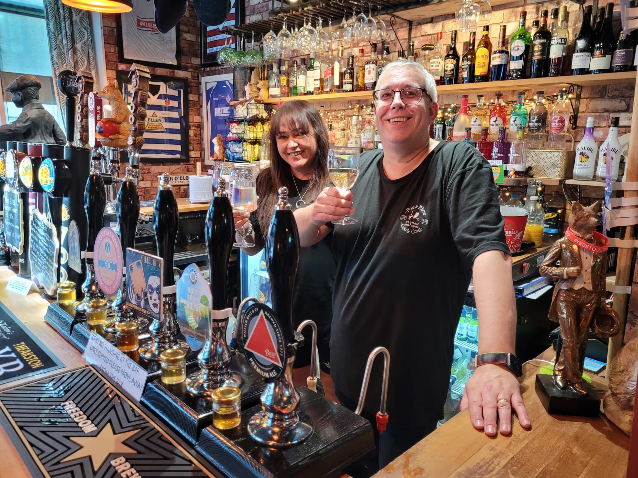 fox-and-pine-pub-oldham-bar-landlord