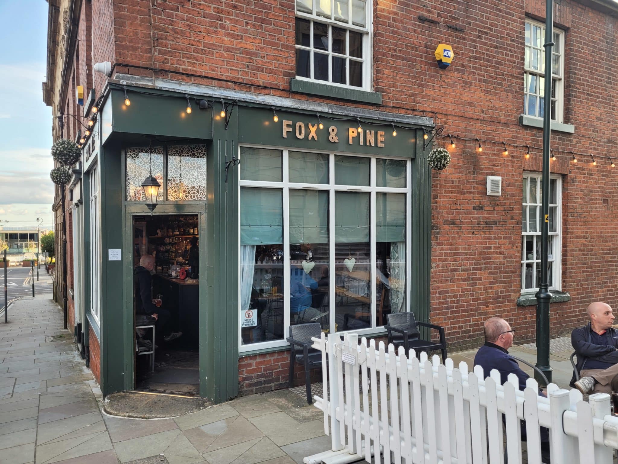 fox-and-pine-pub-oldham-exterior