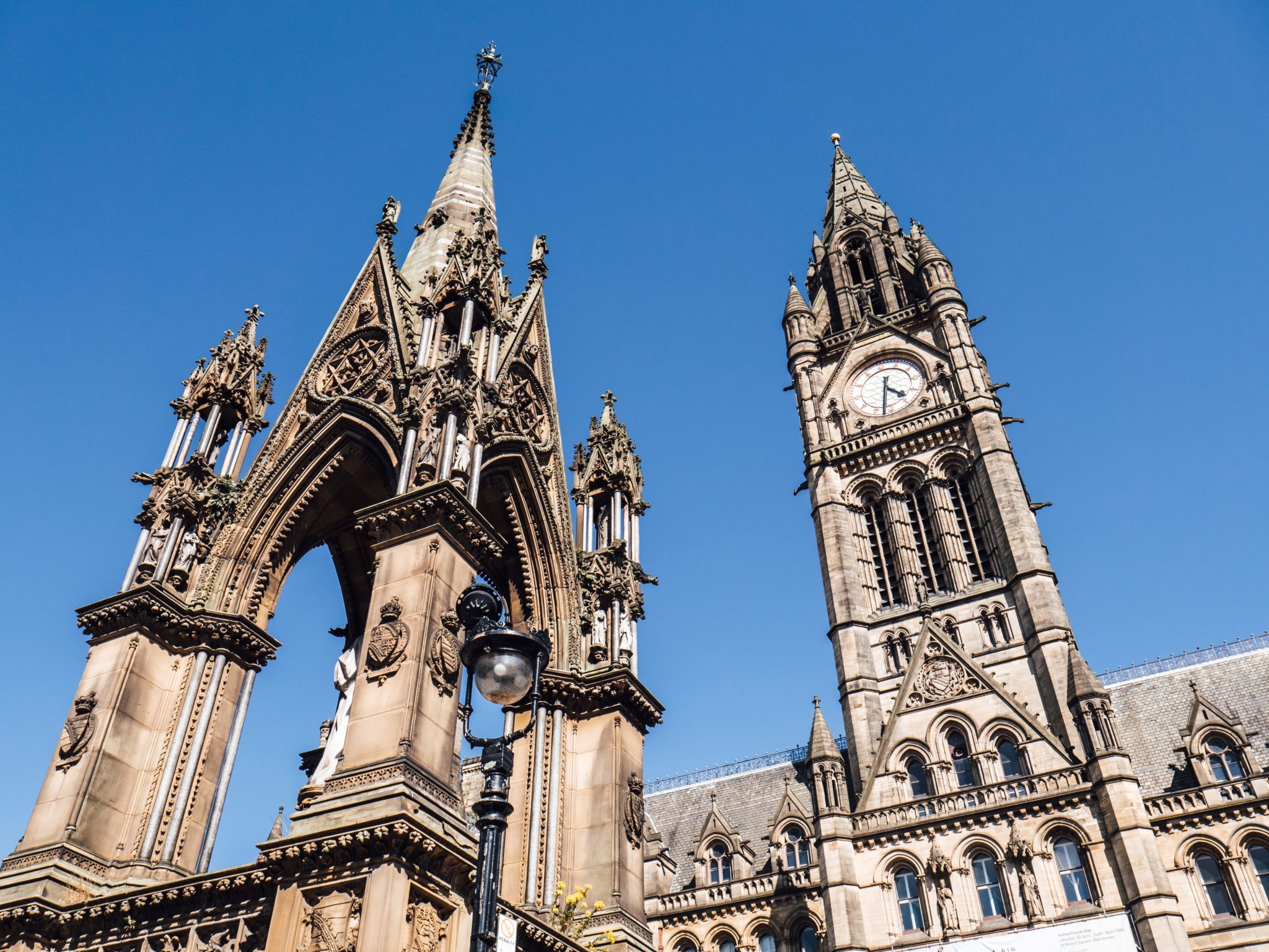 manchester-town-hall-blue-sky