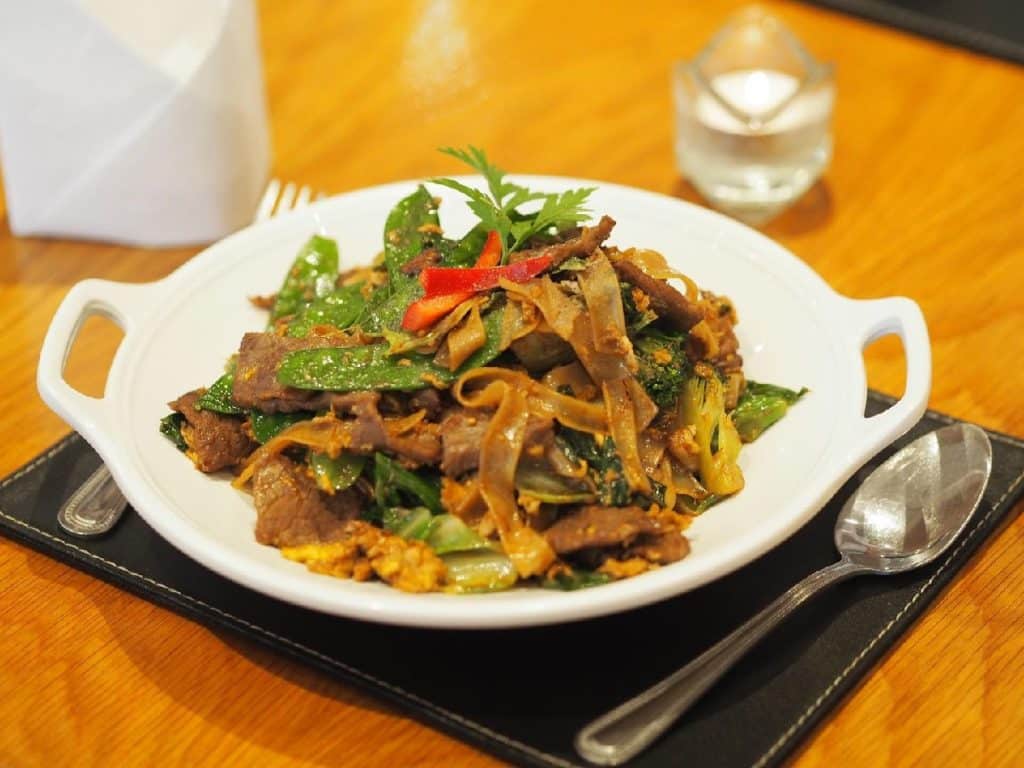 pad-siew-noodles-with-soy-sauce-phetpailin-manchester
