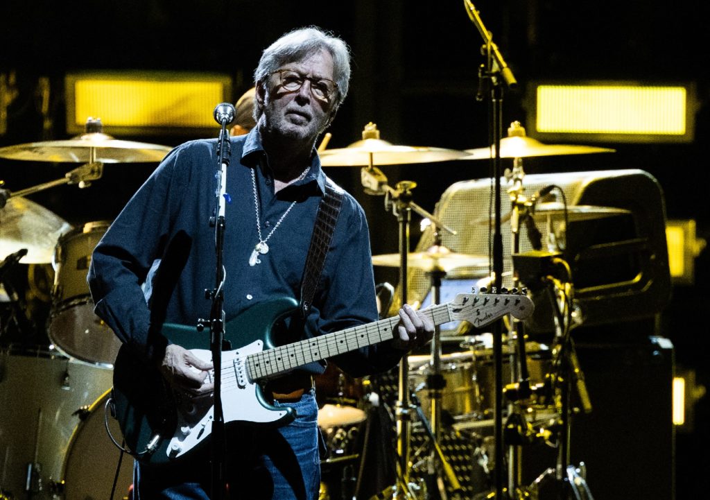 eric-clapton-on-stage-playing-guitar