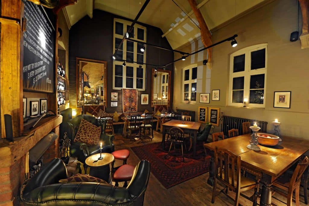 inside-cholmondeley-arms-cheshire-best-pub-in-britain-eating-area