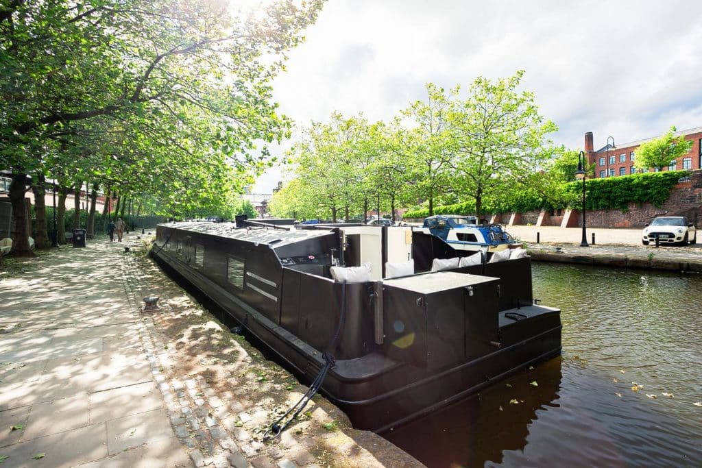 vatten-hus-manchester-canal-boat-up-for-sale