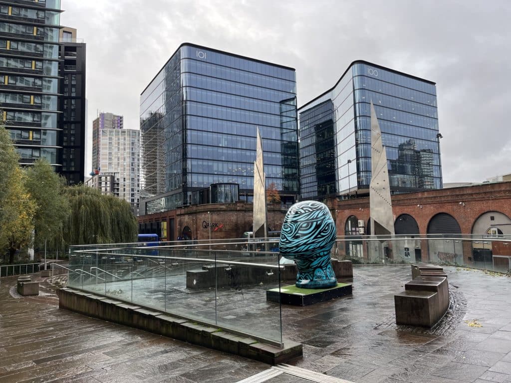 greengate-square-with-head-sculpture