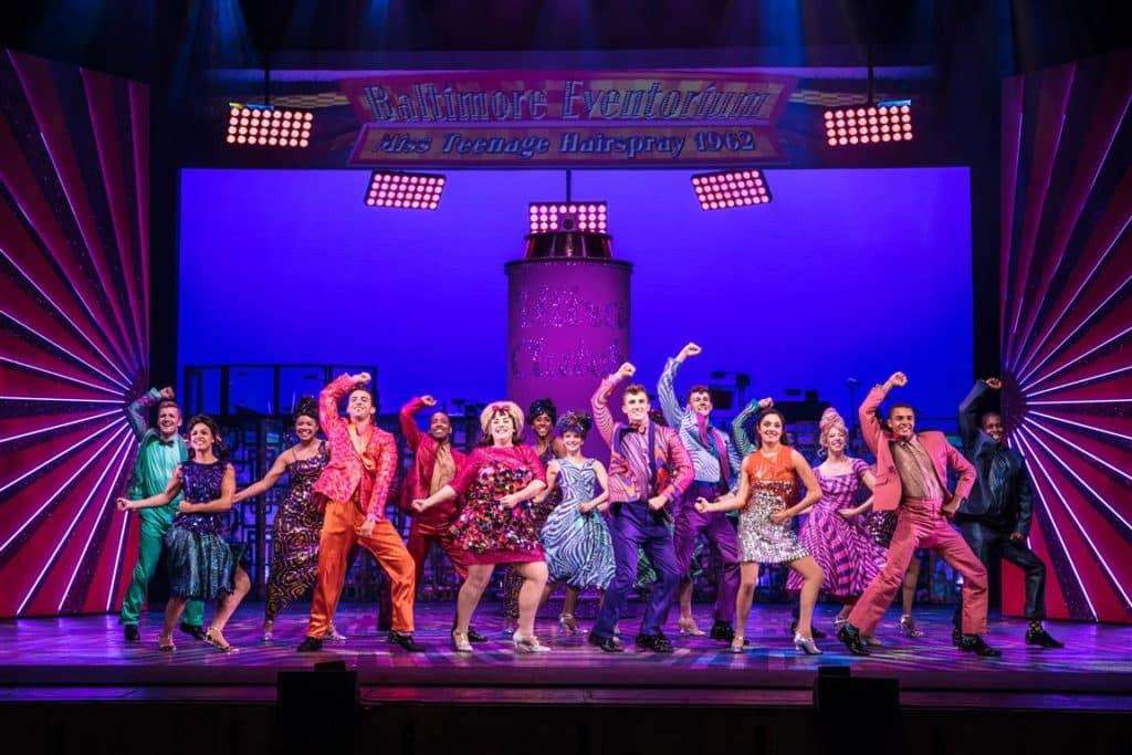 hairspray-uk-tour-actors-dancing-on-stage-which-will-perform-in-manchester