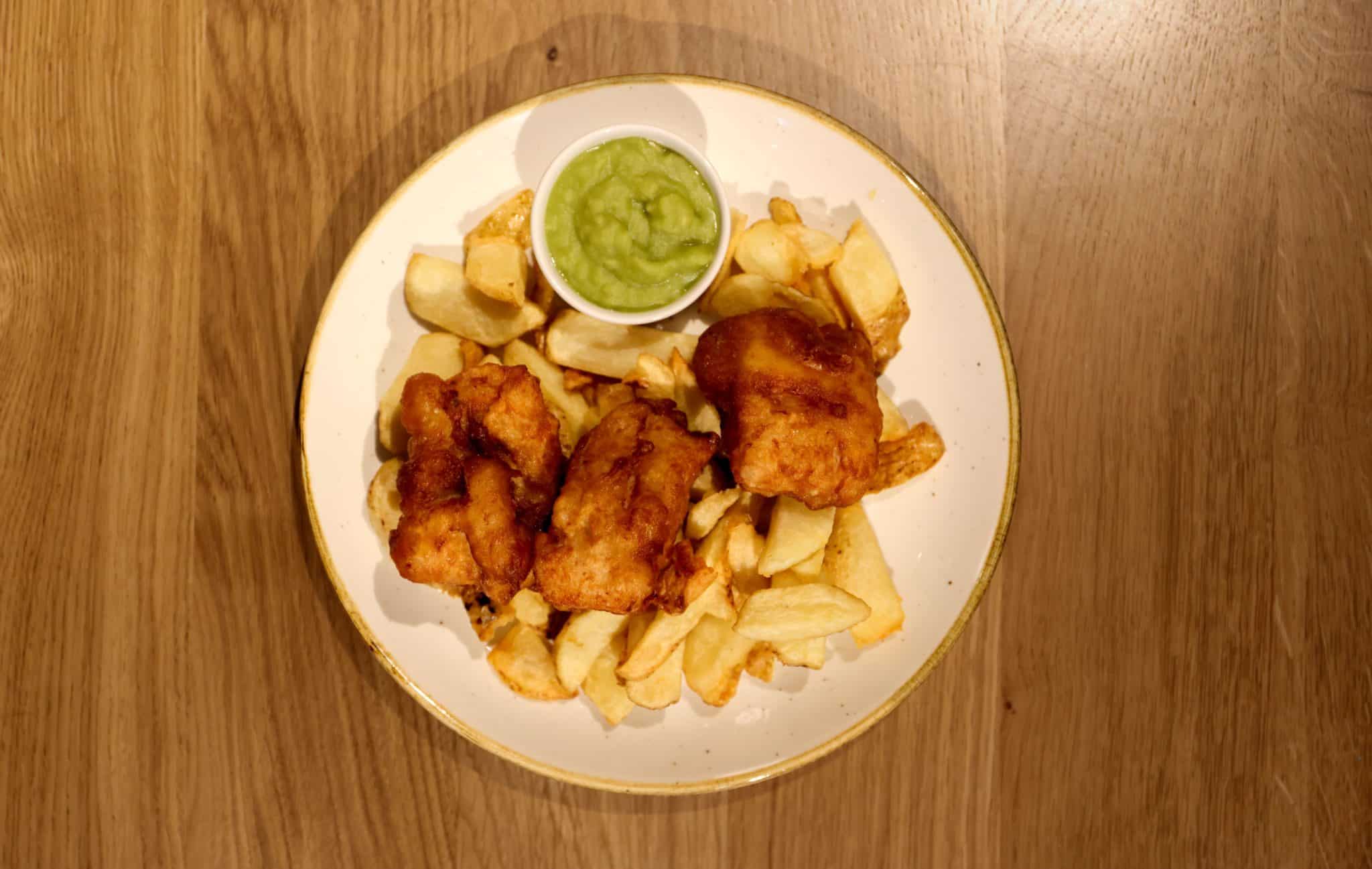 hip-hop-chip-shop-fish-and-chips-mushy-peas-plate