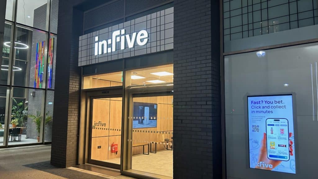 in:five-salford-exterior-of-convenience-store